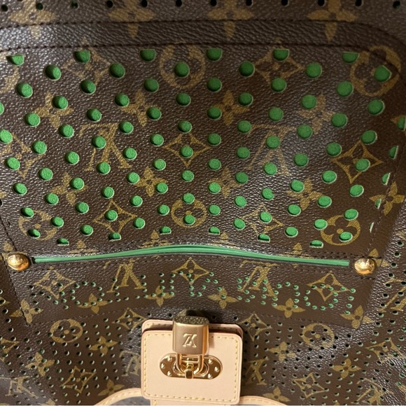 Louis Vuitton Musette Perforated. 💚Limited Edition Green Perforated Musette💚 - Picture 3 of 16